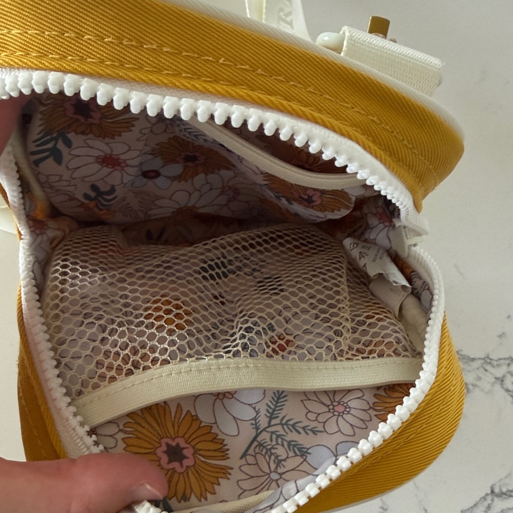 Thread Crossbody Bag. - Picture 3 of 4